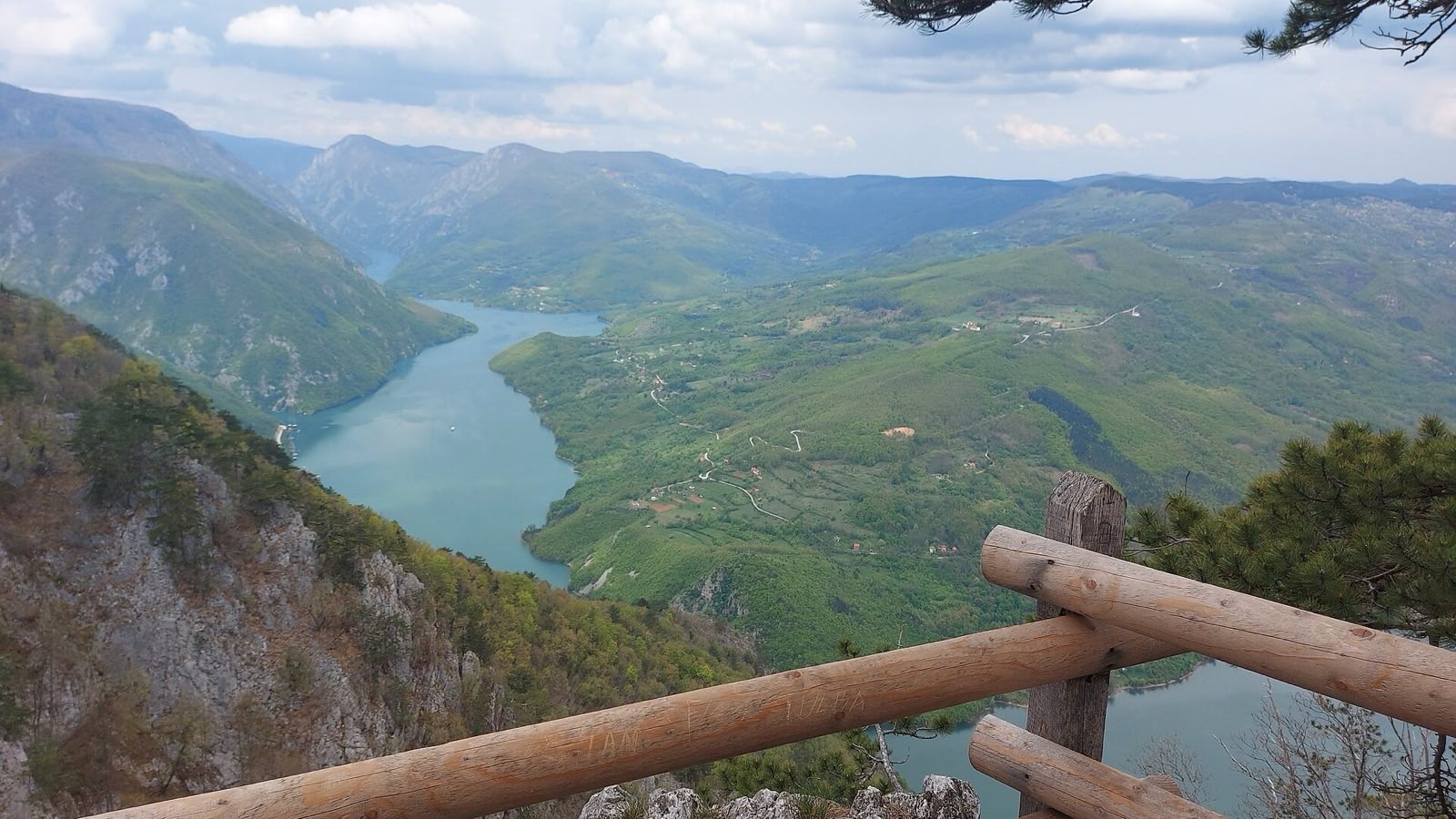 Cliff-edge view over the emerald Drina reservoir